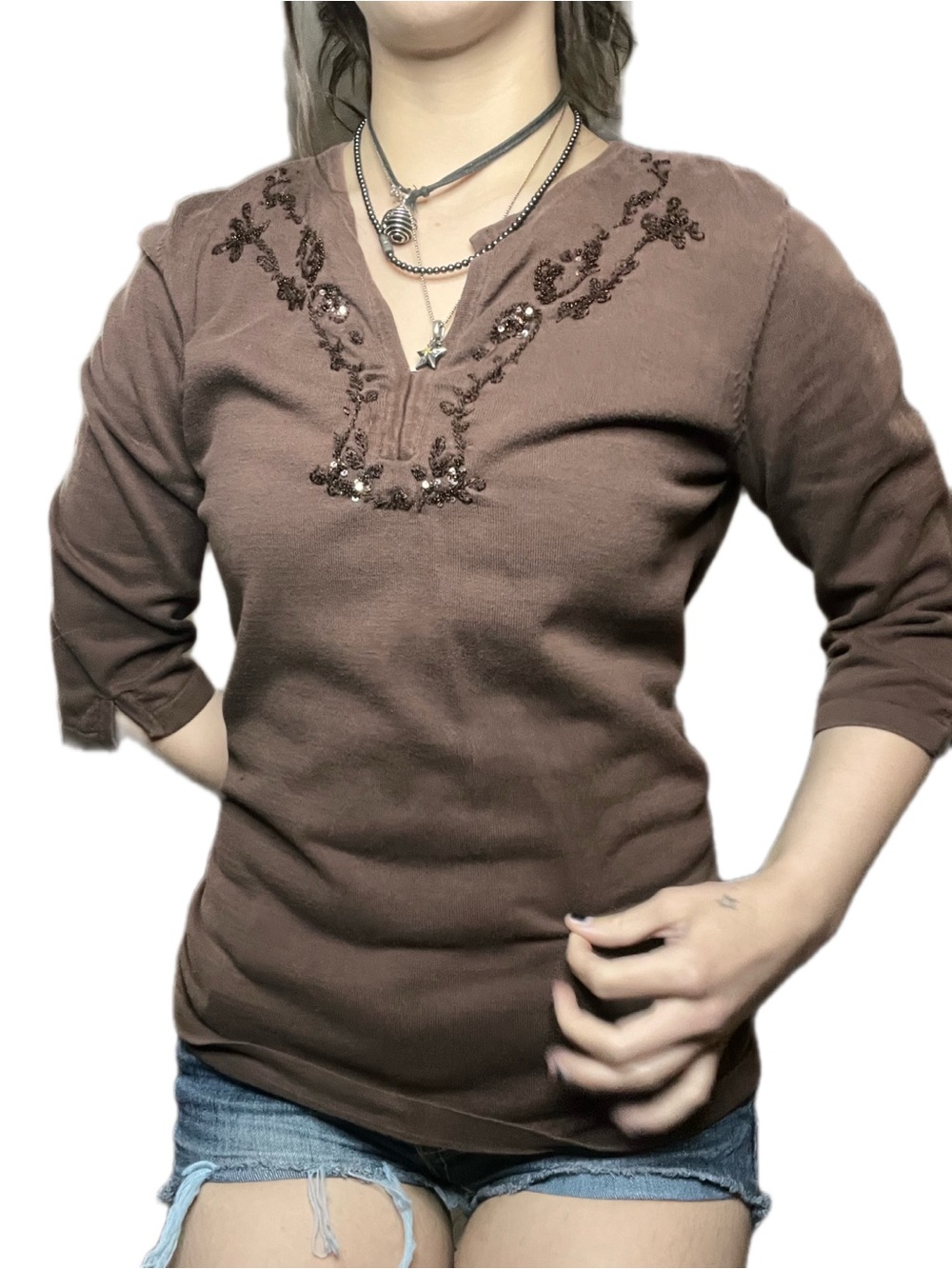 Brown 3/4 sleeve top with beaded/embellished V-neckline ✨